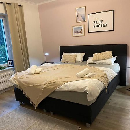 Haus Mit Garten - Kingbett - Wifi - Parkplatz Essen Exterior photo