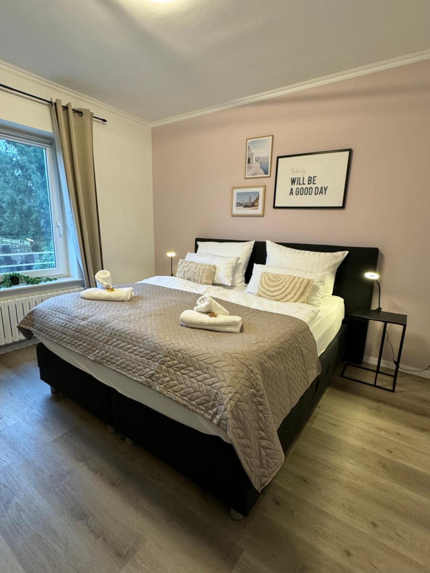 Haus Mit Garten - Kingbett - Wifi - Parkplatz Essen Exterior photo