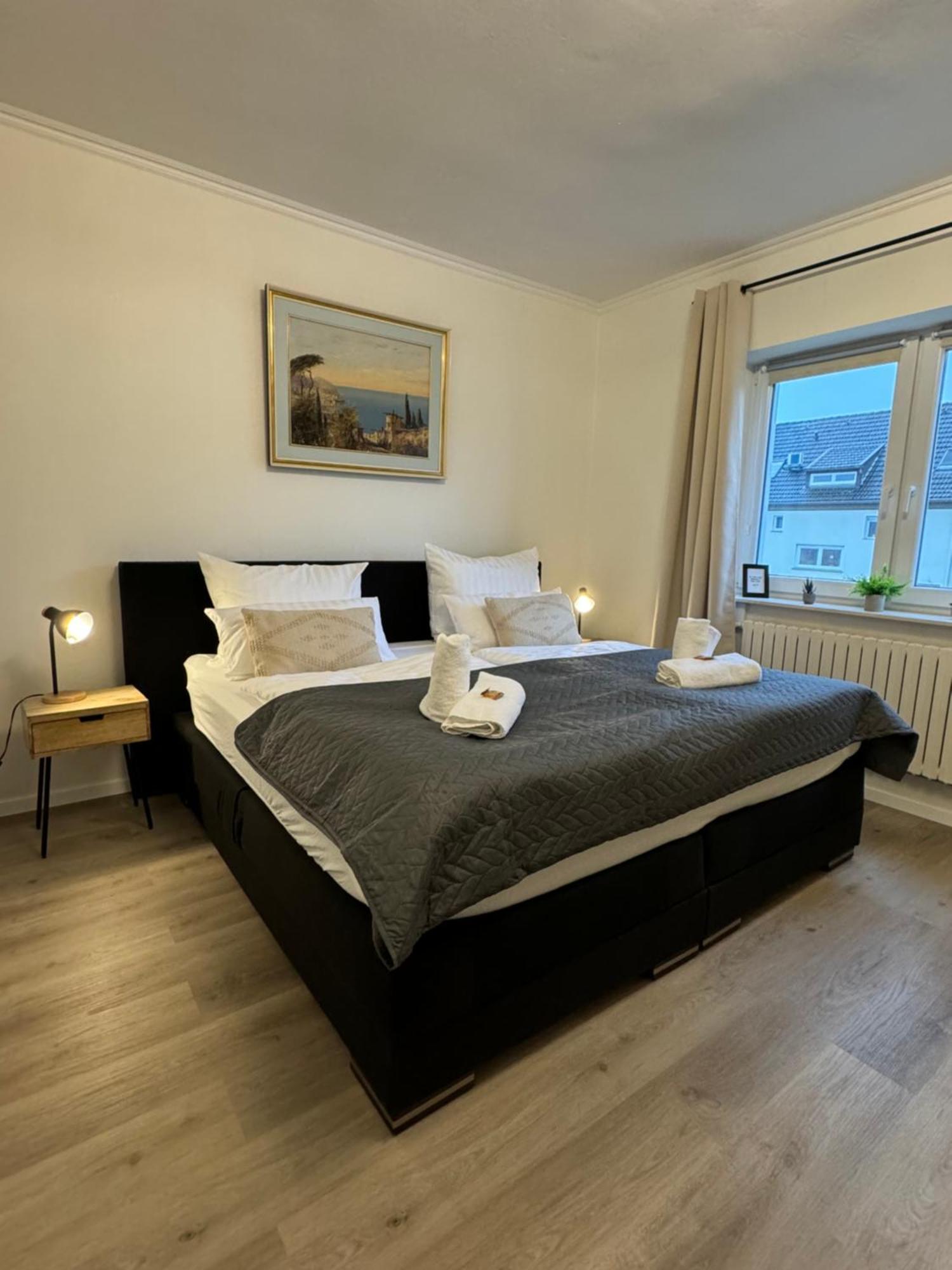 Haus Mit Garten - Kingbett - Wifi - Parkplatz Essen Exterior photo
