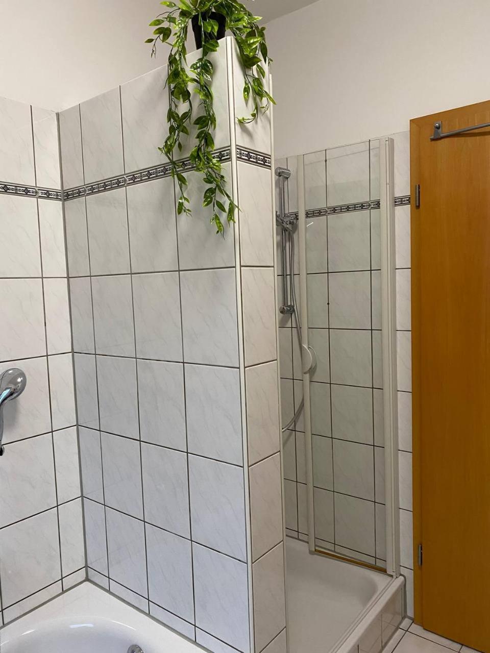 Haus Mit Garten - Kingbett - Wifi - Parkplatz Essen Exterior photo